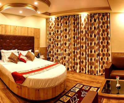 https://imgcld.yatra.com/ytimages/image/upload/t_hotel_yatra_city_desktop/v1478498924/Domestic Hotels/Hotels_Manali/Whistling Pines Resort And Spa/Overview.jpg